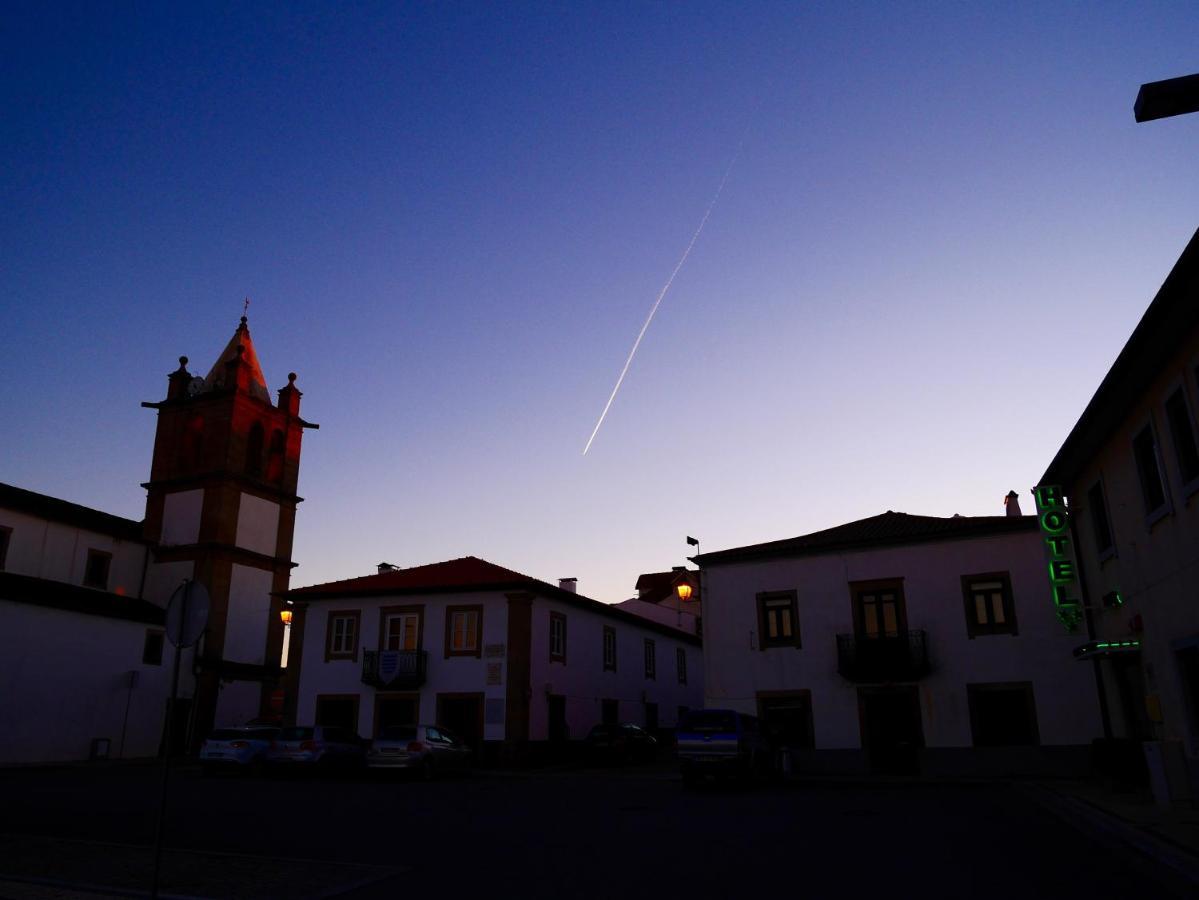 Hotel Trindade Coelho Mogadouro  Exteriör bild