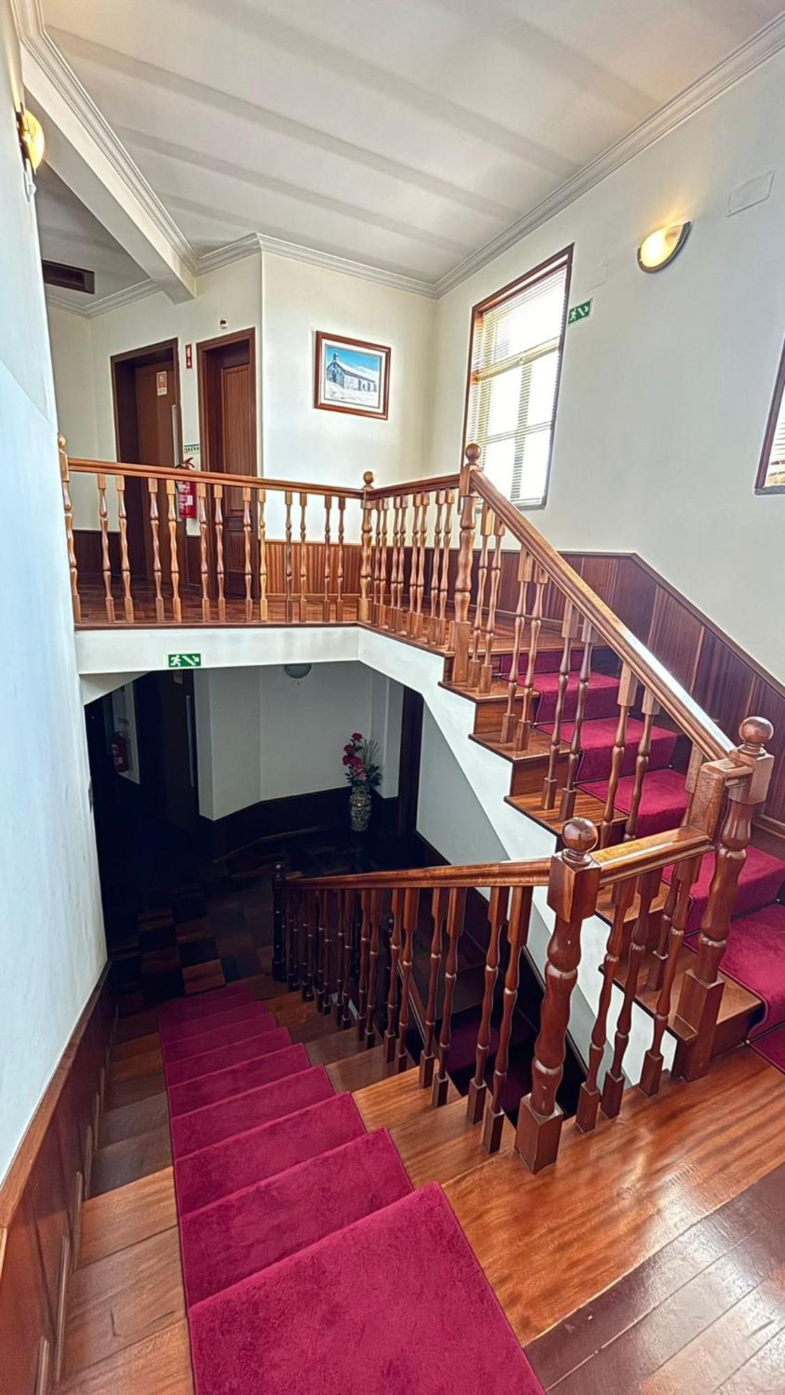 Hotel Trindade Coelho Mogadouro  Exteriör bild