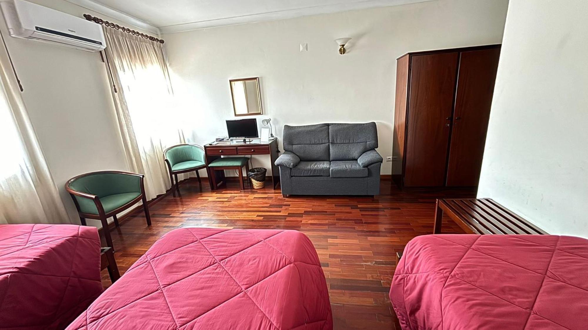 Hotel Trindade Coelho Mogadouro  Exteriör bild