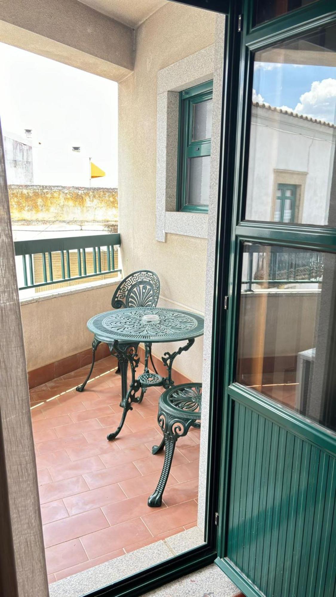 Hotel Trindade Coelho Mogadouro  Exteriör bild